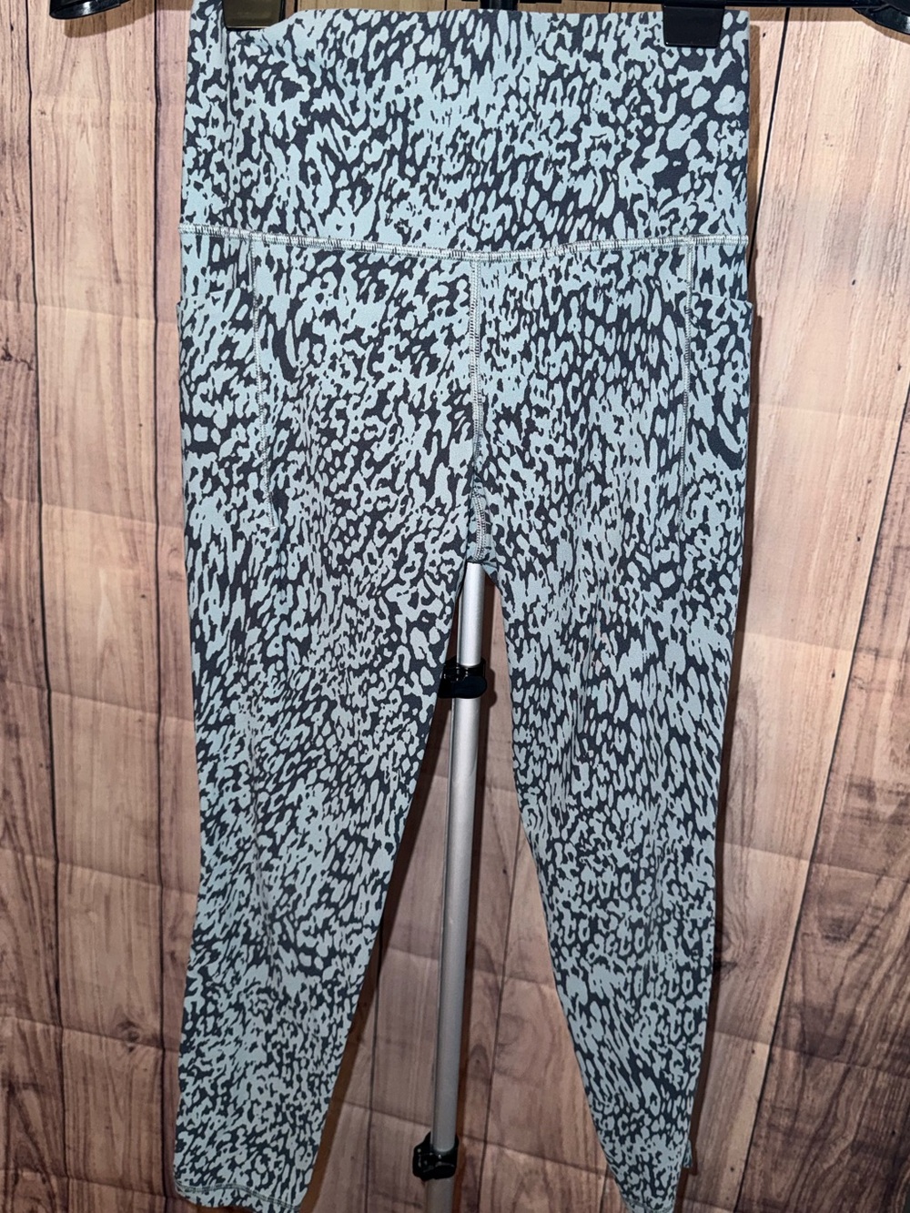 Athleta Salutation Stash Pocket II Printed 7/8 Leggings SP Blue Gray